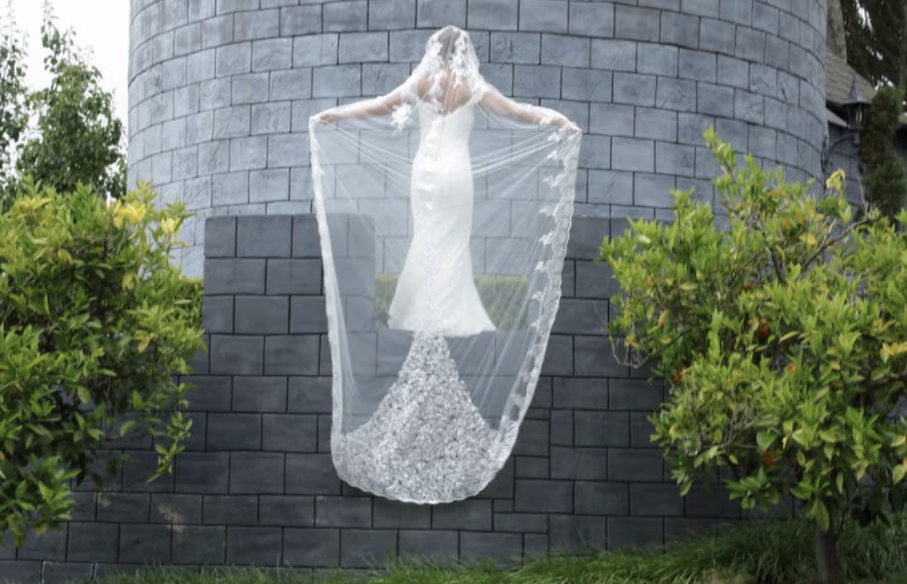 ✨ Custom-Made Wedding Dress – Elegant, Comfortable & Unique ✨👰‍♀️💒💍 Optional: Matching long-train veil available - Attire rental - in San Diego 