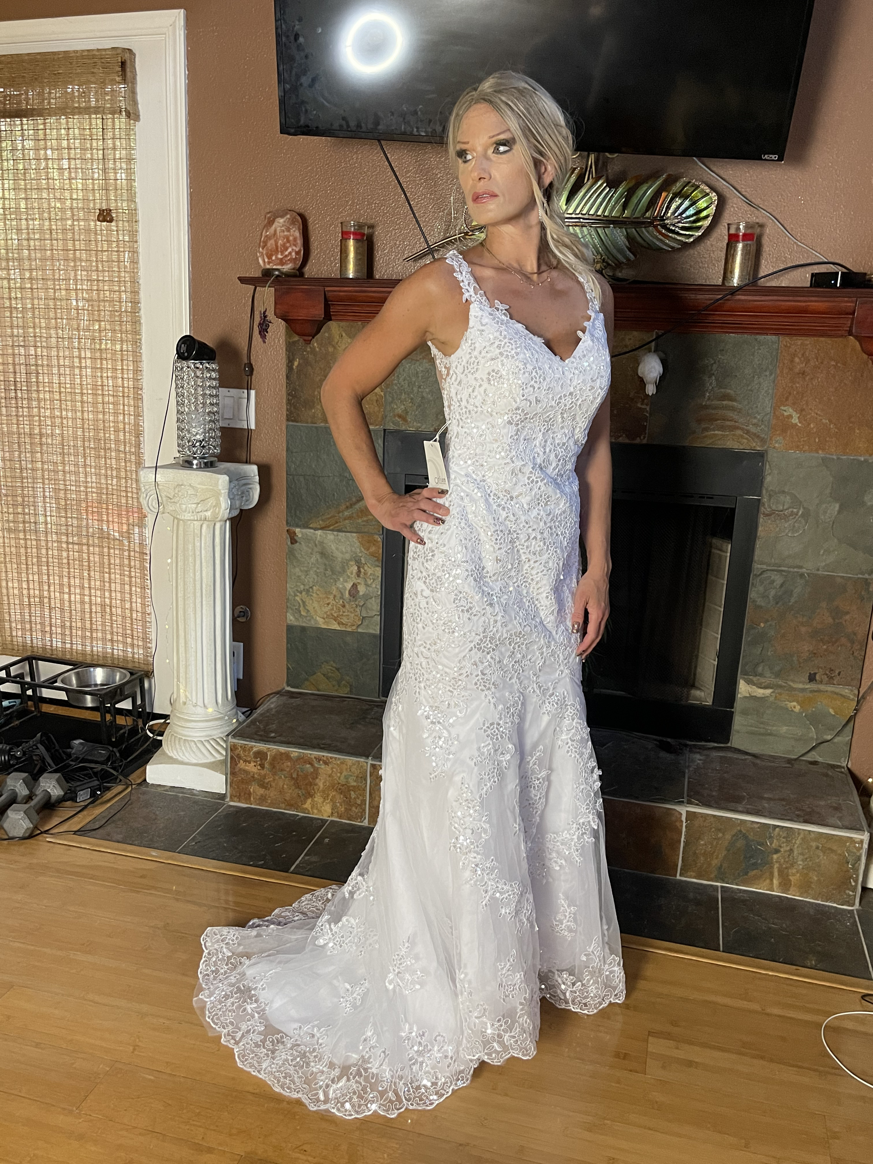 π€ Brand New Wedding Dress β Never Worn β Must Sell